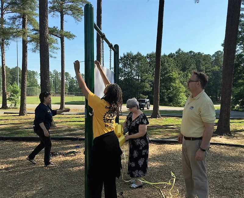 2016 Swing Ribbon Cutting